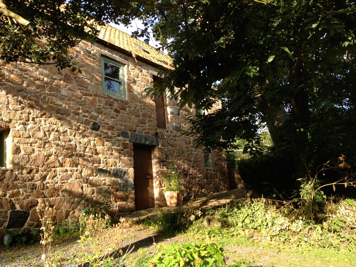 Les Fries Barn & Les Petits Fries