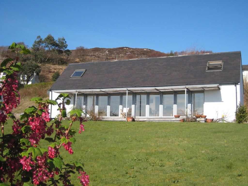 Ceòl a' Chuain Longhouse