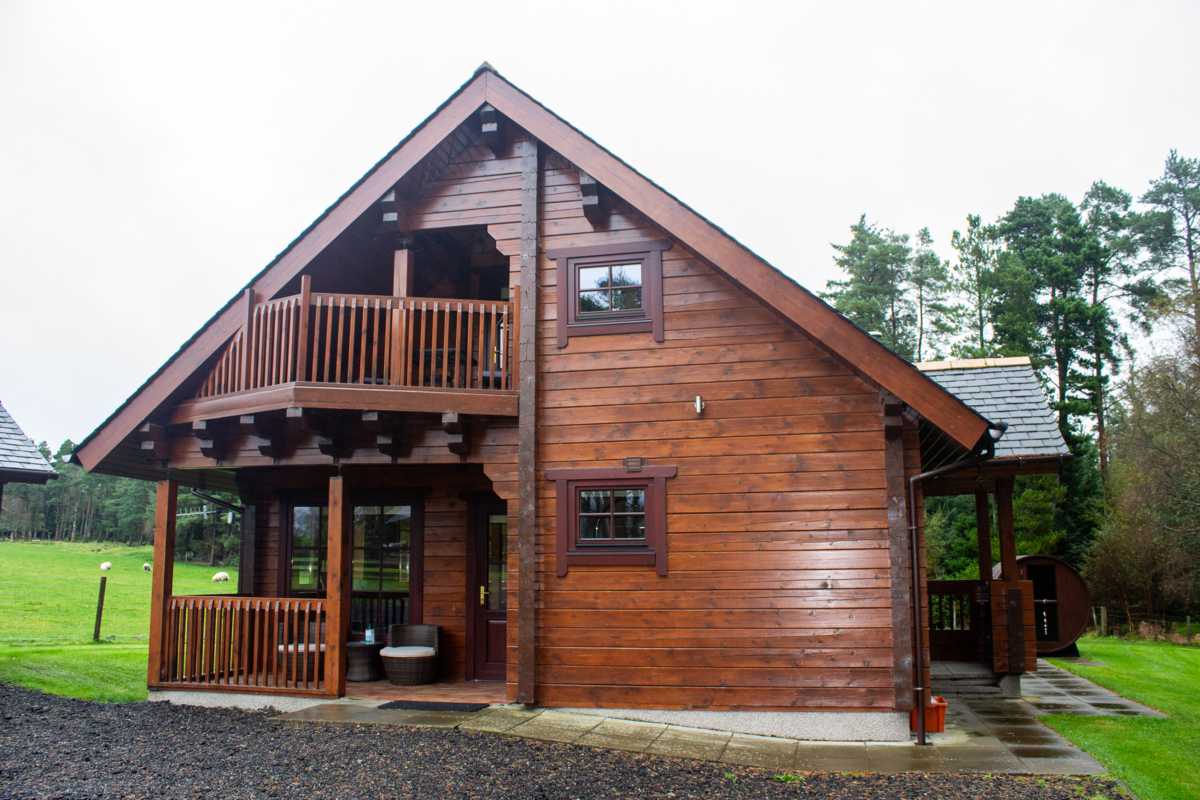 Roe Deer Log Cabin - Cairnty Log Cabins